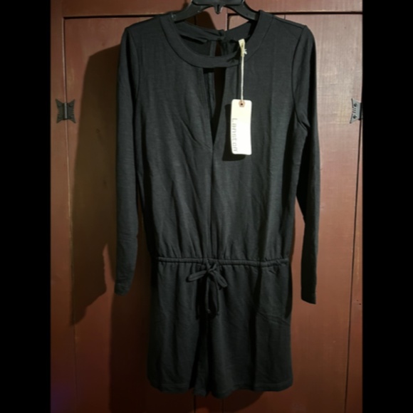 Lanston x Revolve Long Sleeve Key Hole Romper Black Size M - NWT - Picture 1 of 16